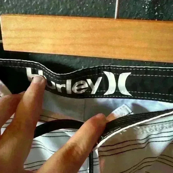 Men’s Hurley White with Black stripes Board Shorts XXL - Picture 2 of 5